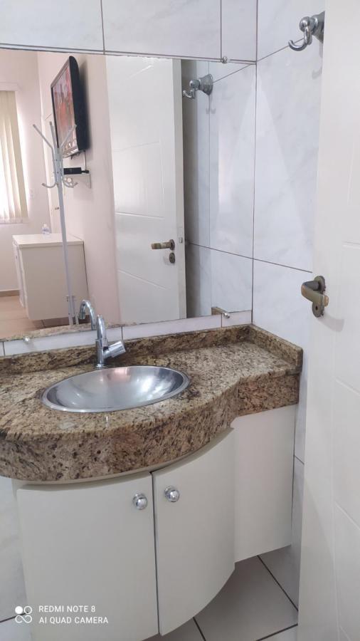 Pousada Quarto Familiar Com Ar,Frigobar,Wi Fi, Garagem 阿帕雷西达 外观 照片